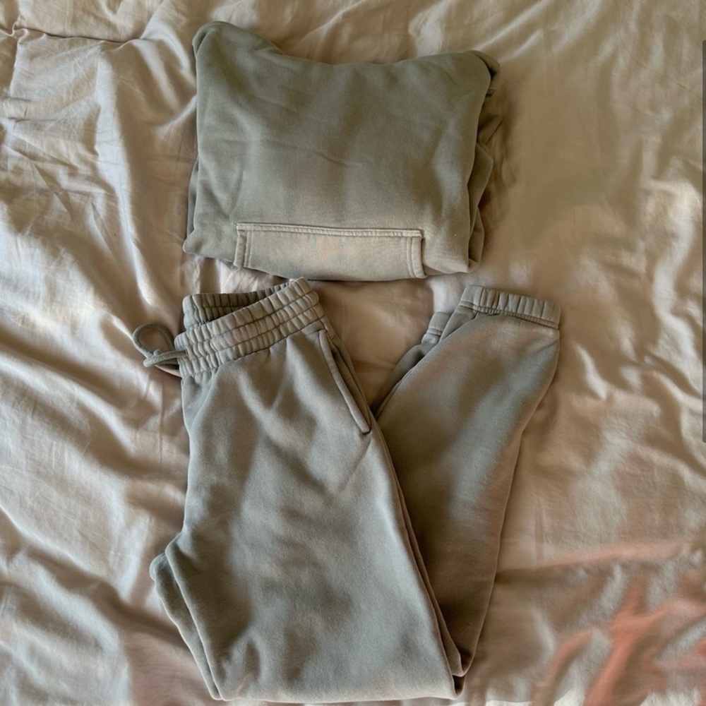 Aritzia TNA Sweat Set Size XS
